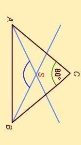 В равнобедренном треугольнике ABC значение угла ACB равно 80°. Биссектрисы основных углов треугольни
